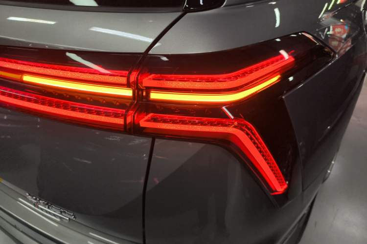 Used Wey Lanshan 2023 Four-Wheel Drive Ultra-Long Range Version Right Rear Taillight