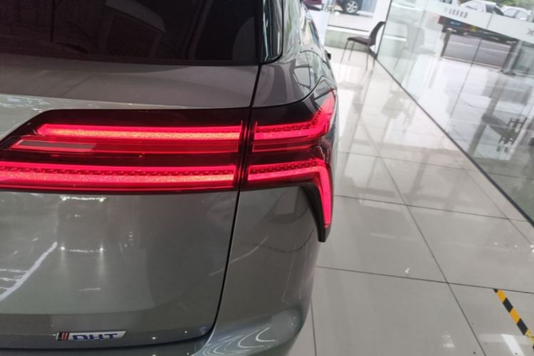 Used Wey Lanshan 2023 Four-Wheel Drive Ultra-Long Range Version Right Rear Taillight