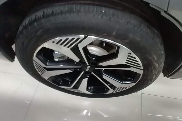 Used Wey Lanshan 2023 Four-Wheel Drive Ultra-Long Range Version Right Rear Wheel Hub