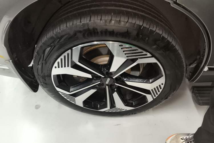 Used Wey Lanshan 2023 Four-Wheel Drive Ultra-Long Range Version Right Rear Wheel Hub