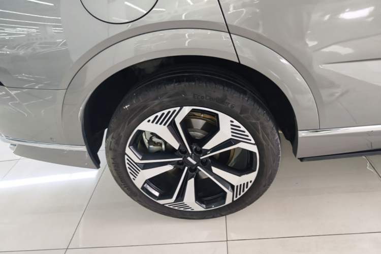 Used Wey Lanshan 2023 Four-Wheel Drive Ultra-Long Range Version Right Rear Wheel Hub