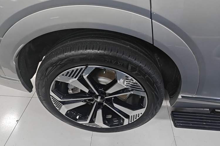 Used Wey Lanshan 2023 Four-Wheel Drive Ultra-Long Range Version Right Rear Wheel Hub