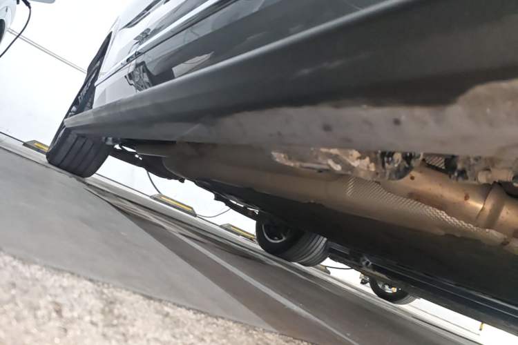 Used Wey Lanshan 2023 Two-Wheel Drive Long-Range Version Right Side Sill