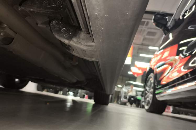 Used Wey Lanshan 2023 Four-Wheel Drive Ultra-Long Range Version Right Side Sill