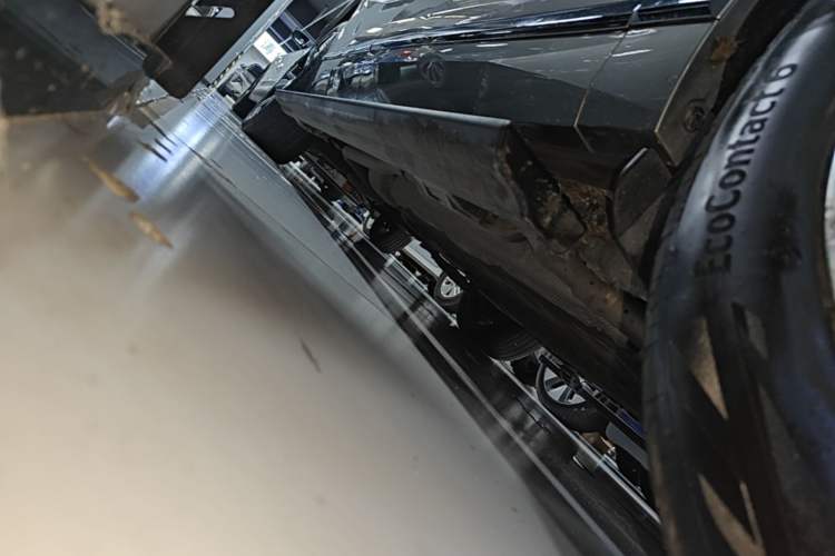 Used Wey Lanshan 2023 Four-Wheel Drive Ultra-Long Range Version Right Side Sill