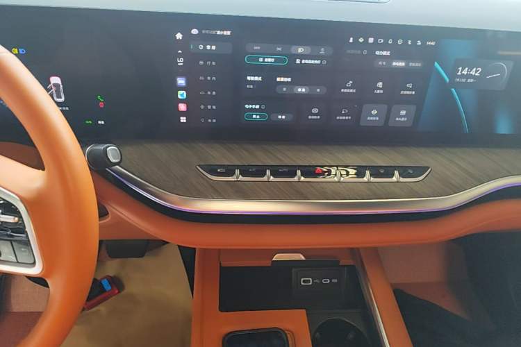 Used Wey Lanshan 2023 Four-Wheel Drive Ultra-Long Range Version Audio And AC Panel
