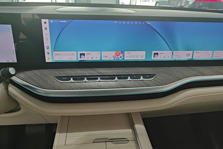 Used Wey Lanshan 2023 Four-Wheel Drive Ultra-Long Range Version Audio And AC Panel
