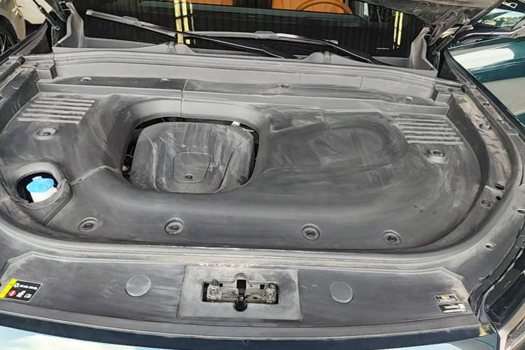 Used Wey Lanshan 2023 Four-Wheel Drive Ultra-Long Range Version Engine Bay