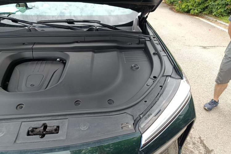 Used Wey Lanshan 2023 Four-Wheel Drive Ultra-Long Range Version Engine Bay Left