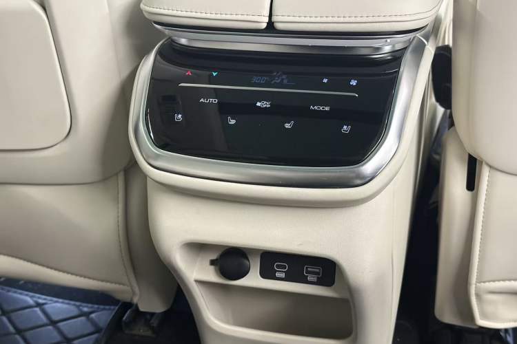 Used Wey Lanshan 2023 Four-Wheel Drive Ultra-Long Range Version Interior 9