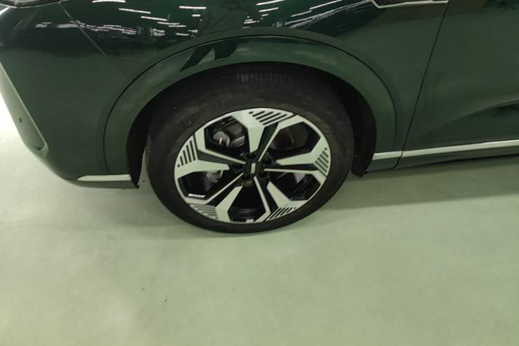 Used Wey Lanshan 2023 Four-Wheel Drive Ultra-Long Range Version Left Front Wheel Hub