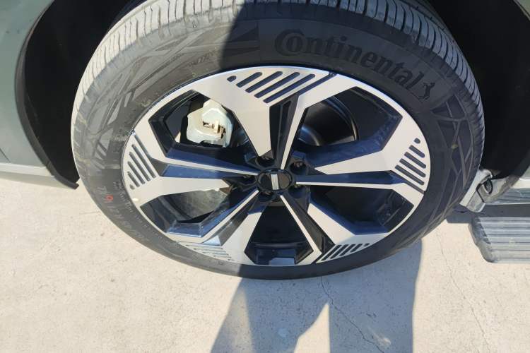 Used Wey Lanshan 2023 Four-Wheel Drive Ultra-Long Range Version Left Front Wheel Hub