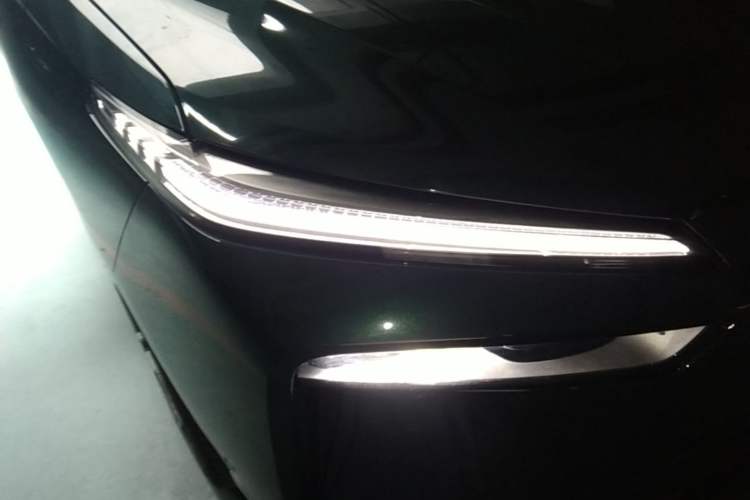 Used Wey Lanshan 2023 Four-Wheel Drive Ultra-Long Range Version Right Front Headlight