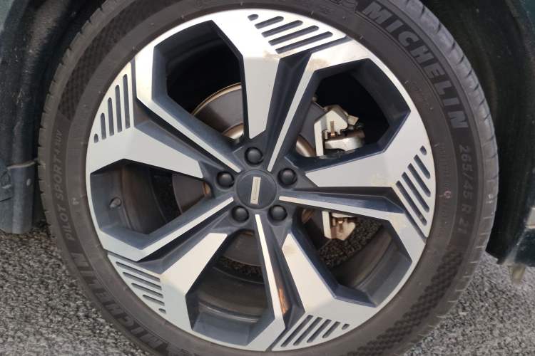 Used Wey Lanshan 2023 Four-Wheel Drive Ultra-Long Range Version Right Front Wheel Hub