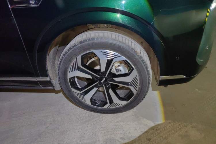 Used Wey Lanshan 2023 Four-Wheel Drive Ultra-Long Range Version Right Front Wheel Hub
