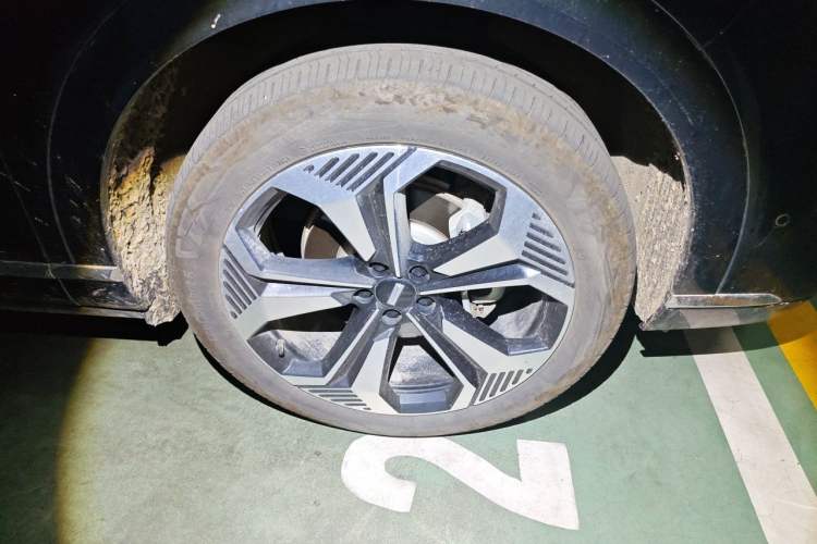 Used Wey Lanshan 2023 Four-Wheel Drive Ultra-Long Range Version Right Front Wheel Hub