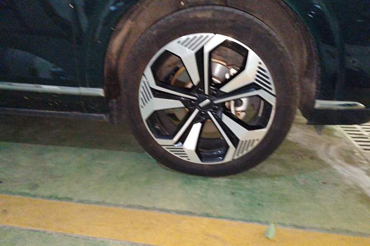 Used Wey Lanshan 2023 Four-Wheel Drive Ultra-Long Range Version Right Front Wheel Hub