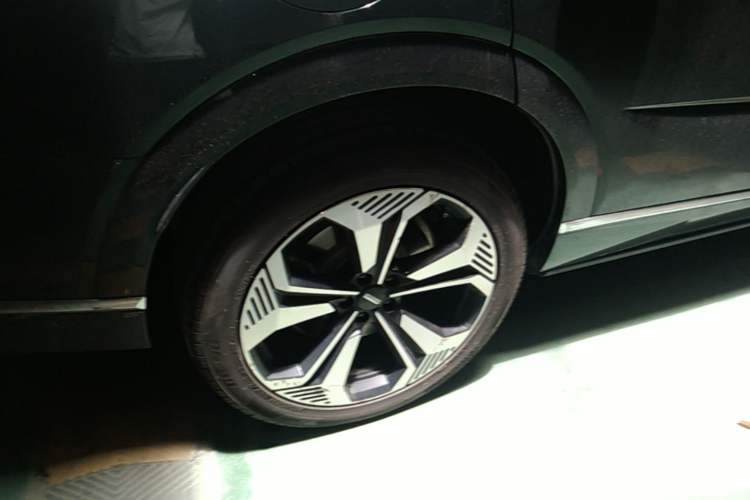 Used Wey Lanshan 2023 Four-Wheel Drive Ultra-Long Range Version Right Front Wheel Hub
