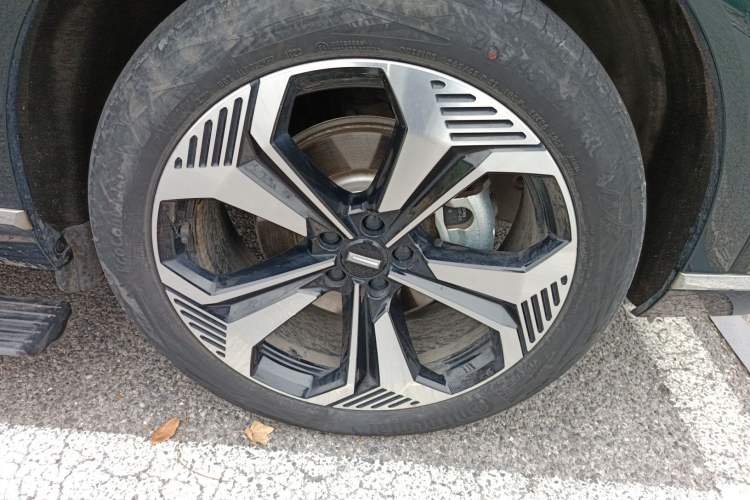 Used Wey Lanshan 2023 Four-Wheel Drive Ultra-Long Range Version Right Front Wheel Hub