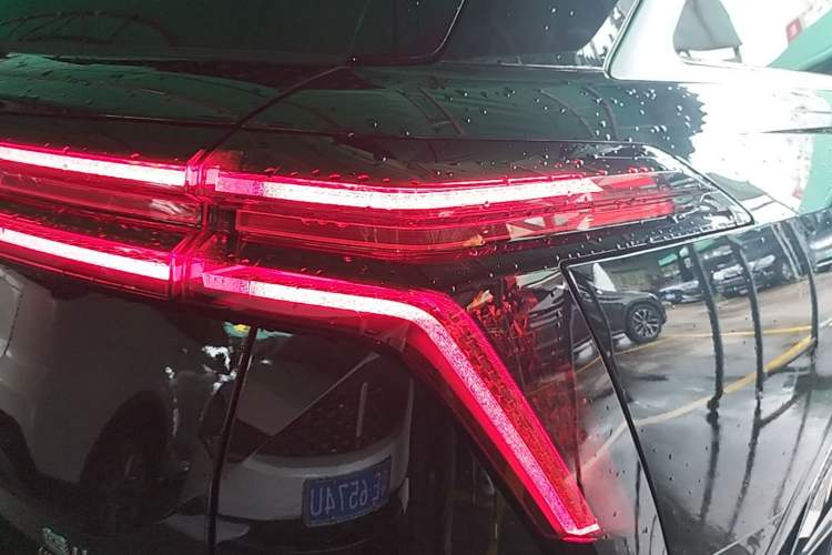 Used Wey Lanshan 2023 Four-Wheel Drive Ultra-Long Range Version Right Rear Taillight