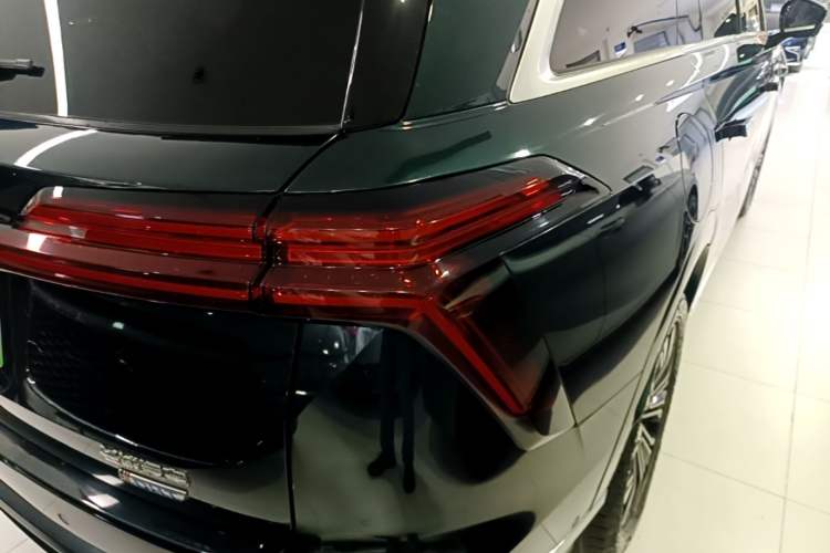 Used Wey Lanshan 2023 Four-Wheel Drive Ultra-Long Range Version Right Rear Taillight