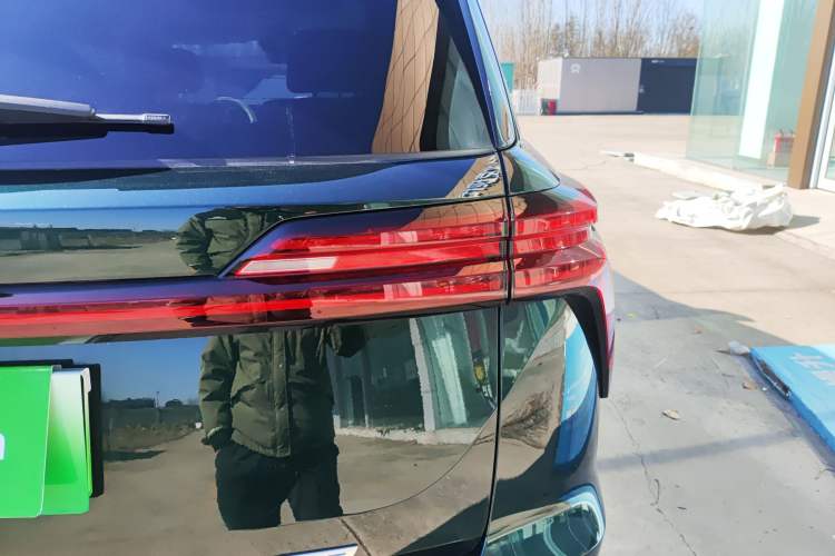 Used Wey Lanshan 2023 Four-Wheel Drive Ultra-Long Range Version Right Rear Taillight