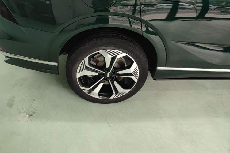 Used Wey Lanshan 2023 Four-Wheel Drive Ultra-Long Range Version Right Rear Wheel Hub