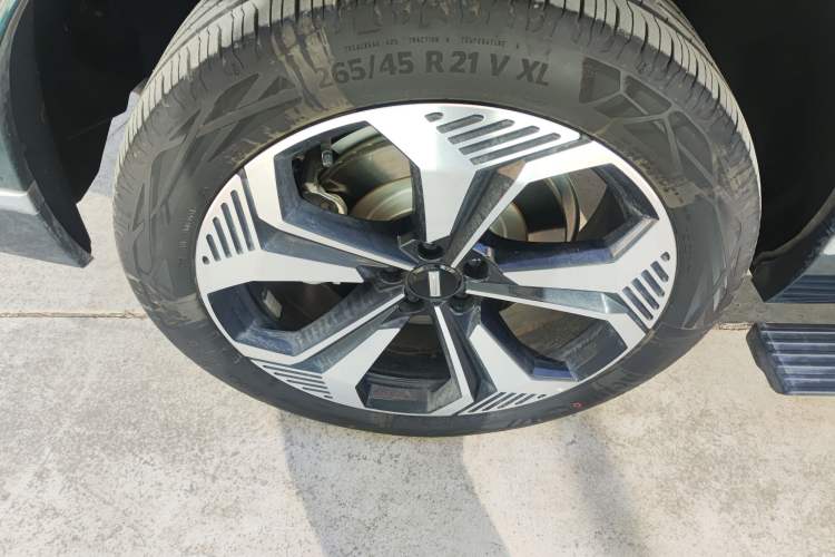 Used Wey Lanshan 2023 Four-Wheel Drive Ultra-Long Range Version Right Rear Wheel Hub