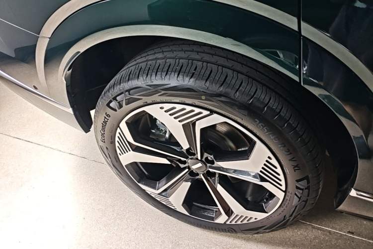 Used Wey Lanshan 2023 Four-Wheel Drive Ultra-Long Range Version Right Rear Wheel Hub