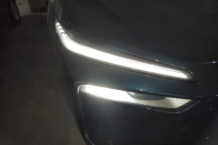 Used Wey Lanshan 2023 Four-Wheel Drive Ultra-Long Range Version Right Front Headlight