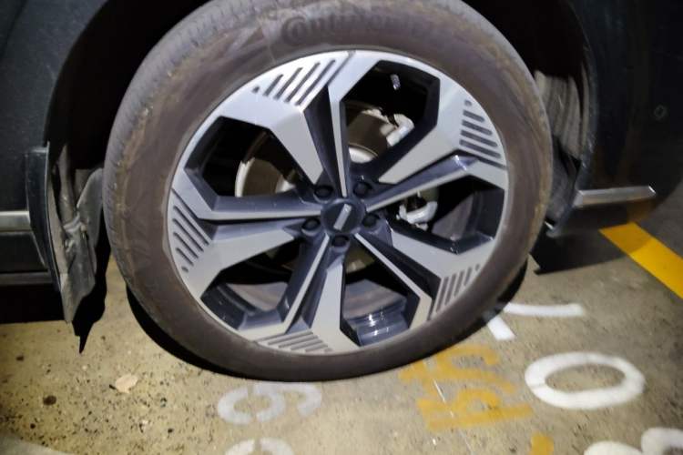 Used Wey Lanshan 2023 Four-Wheel Drive Ultra-Long Range Version Right Front Wheel Hub