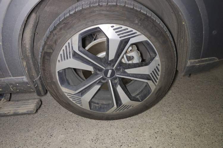 Used Wey Lanshan 2023 Four-Wheel Drive Ultra-Long Range Version Right Front Wheel Hub