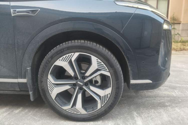 Used Wey Lanshan 2023 Four-Wheel Drive Ultra-Long Range Version Right Front Wheel Hub