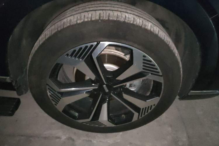 Used Wey Lanshan 2023 Four-Wheel Drive Ultra-Long Range Version Right Front Wheel Hub