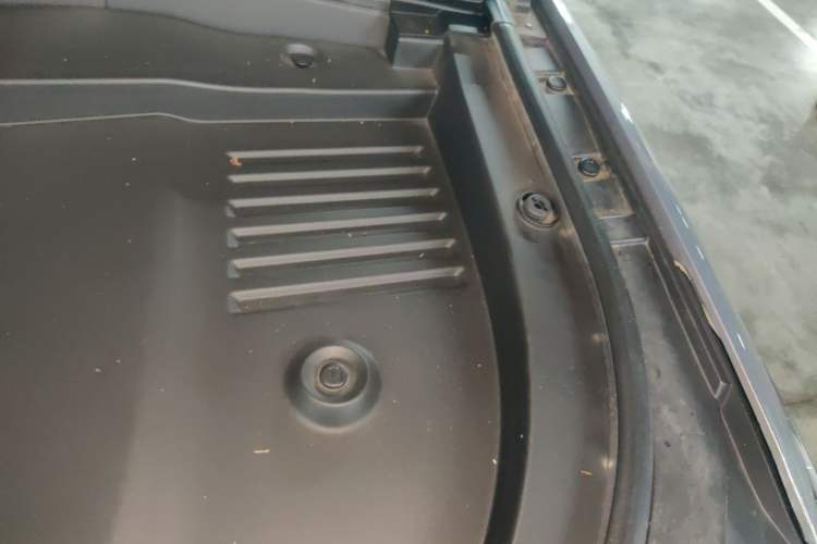 Used Wey Lanshan 2023 Four-Wheel Drive Ultra-Long Range Version Engine Bay Left