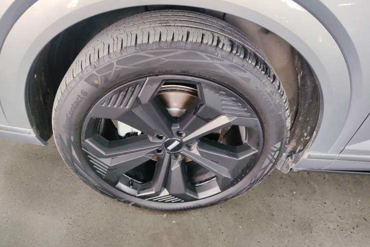 Used Wey Lanshan 2023 Four-Wheel Drive Ultra-Long Range Version Left Front Wheel Hub