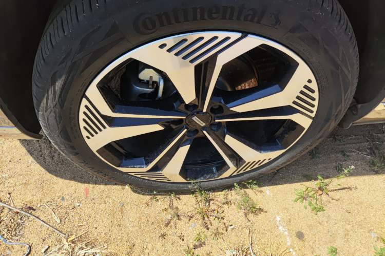 Used Wey Lanshan 2023 Four-Wheel Drive Ultra-Long Range Version Left Front Wheel Hub