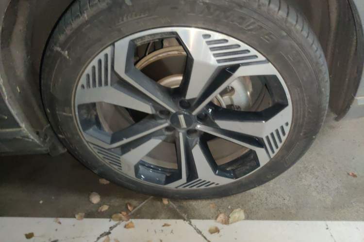 Used Wey Lanshan 2023 Four-Wheel Drive Ultra-Long Range Version Right Front Wheel Hub