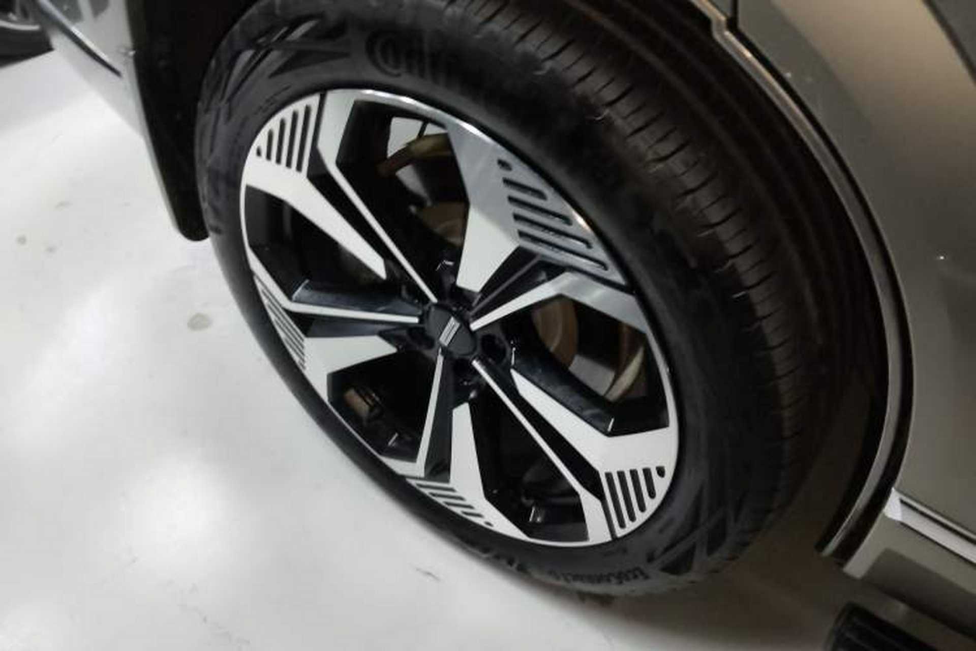 Used Wey Lanshan 2023 Four-Wheel Drive Ultra-Long Range Version Right Rear Wheel Hub