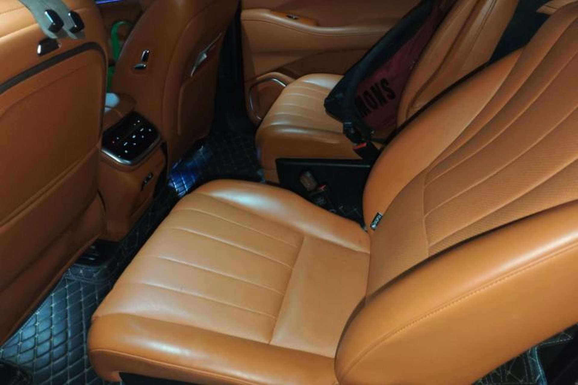 Used Wey Lanshan 2023 Four-Wheel Drive Ultra-Long Range Version Left Rear Seat