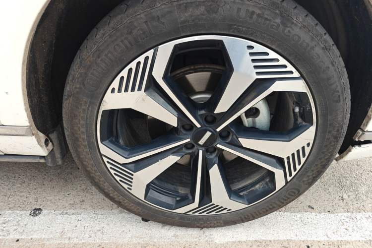 Used Wey Lanshan 2023 Four-Wheel Drive Ultra-Long Range Version Right Front Wheel Hub
