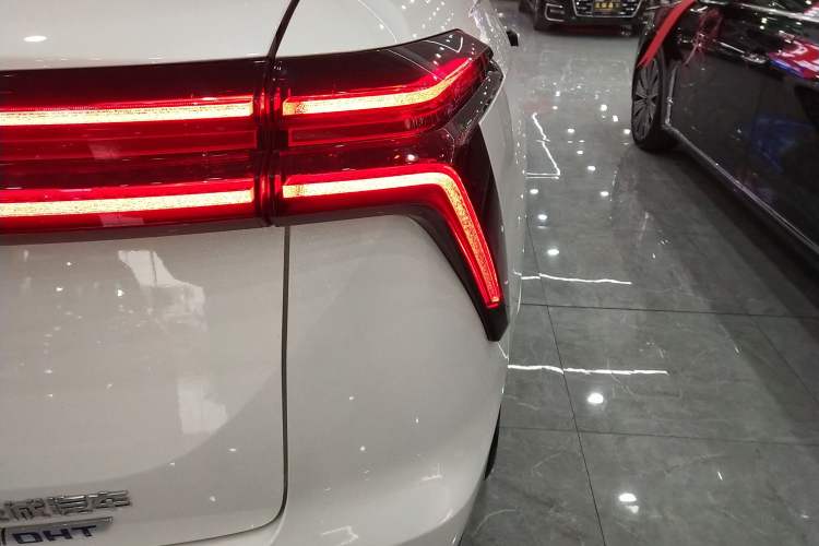 Used Wey Lanshan 2023 Four-Wheel Drive Ultra-Long Range Version Right Rear Taillight