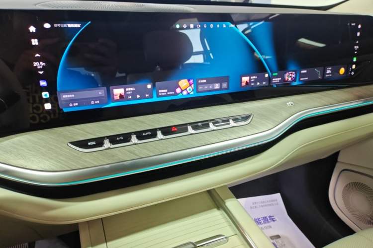 Used Wey Lanshan 2023 Four-Wheel Drive Ultra-Long Range Version Audio And AC Panel