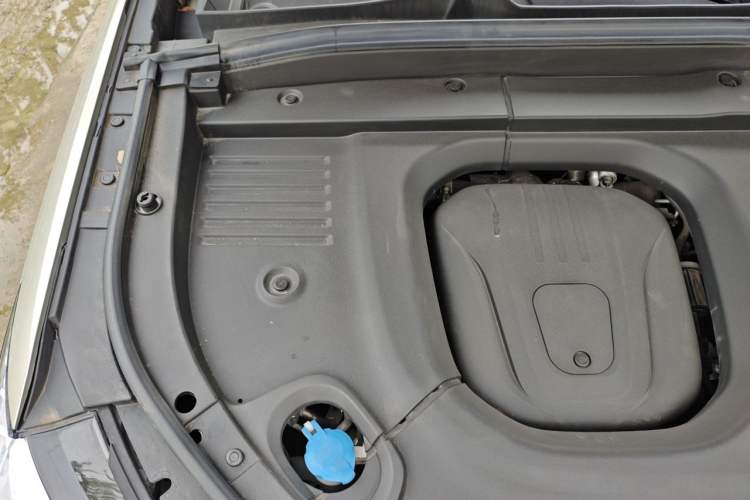 Used Wey Lanshan 2023 Four-Wheel Drive Ultra-Long Range Version Engine Bay Right