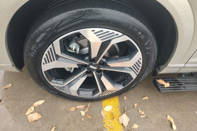 Used Wey Lanshan 2023 Four-Wheel Drive Ultra-Long Range Version Left Front Wheel Hub