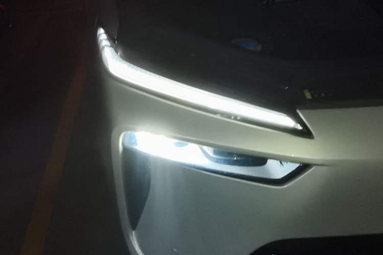 Used Wey Lanshan 2023 Four-Wheel Drive Ultra-Long Range Version Right Front Headlight