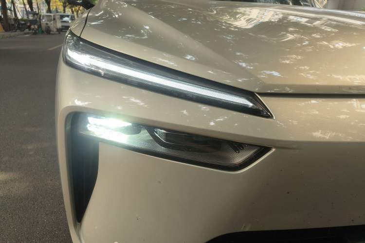 Used Wey Lanshan 2023 Four-Wheel Drive Ultra-Long Range Version Right Front Headlight