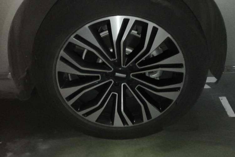 Used Wey Lanshan 2023 Four-Wheel Drive Ultra-Long Range Version Right Front Wheel Hub