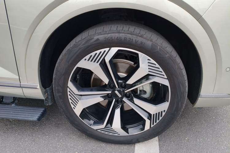 Used Wey Lanshan 2023 Four-Wheel Drive Ultra-Long Range Version Right Front Wheel Hub