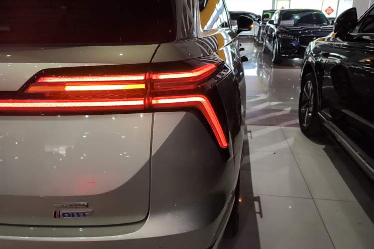 Used Wey Lanshan 2023 Four-Wheel Drive Ultra-Long Range Version Right Rear Taillight